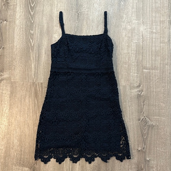 Taylor Sz 2 Navy Blue Crochet Lace Mini Cocktail Elegant Short Party Dress - Picture 1 of 10